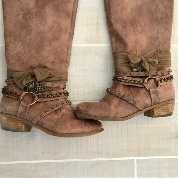 Detailed Riding Boots - Picture 3 of 5